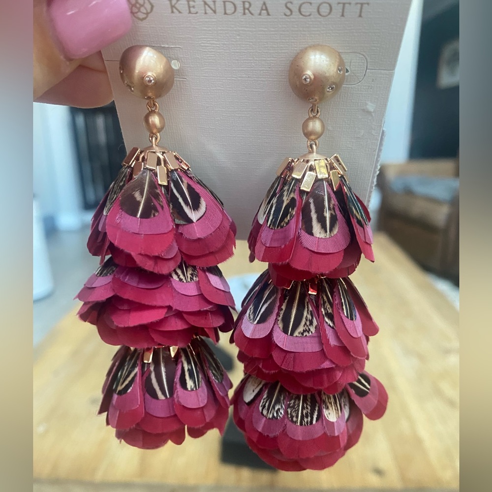 Kendra Scott lennie maroon/rose gold feather earrings